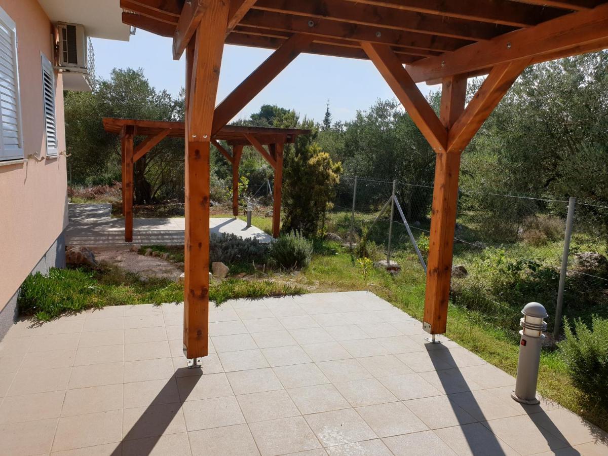 Olive Apartments Ugljan Εξωτερικό φωτογραφία