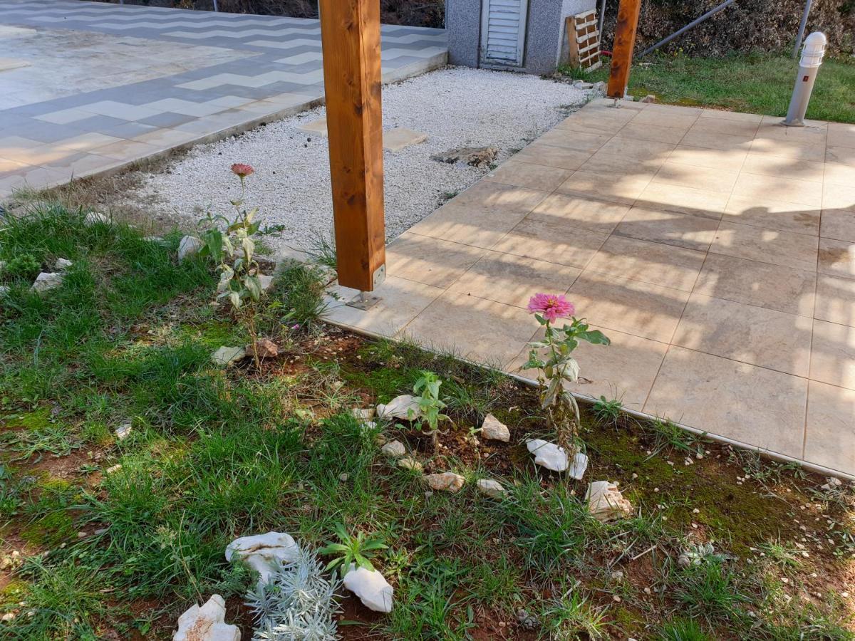 Olive Apartments Ugljan Εξωτερικό φωτογραφία