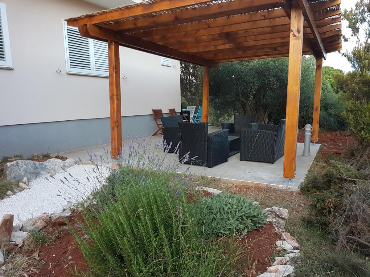Olive Apartments Ugljan Εξωτερικό φωτογραφία