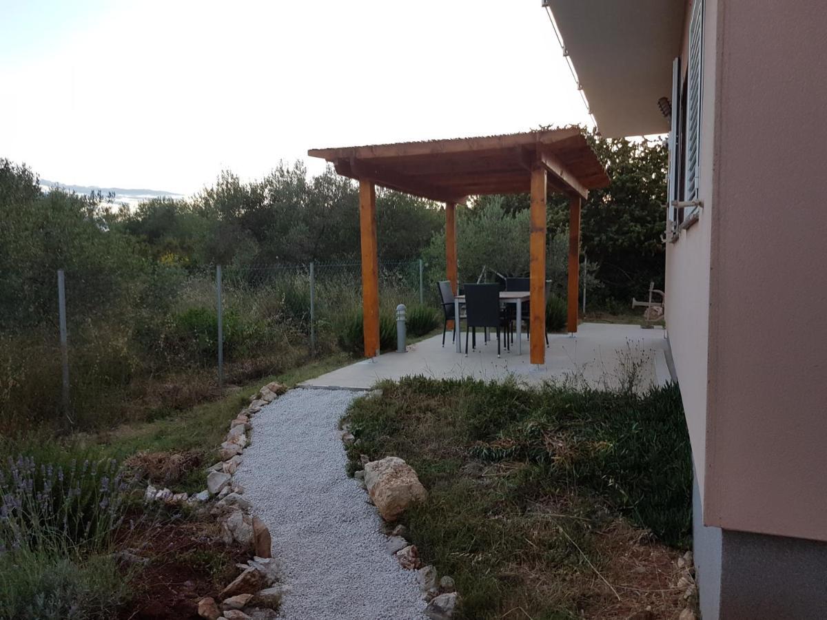 Olive Apartments Ugljan Εξωτερικό φωτογραφία