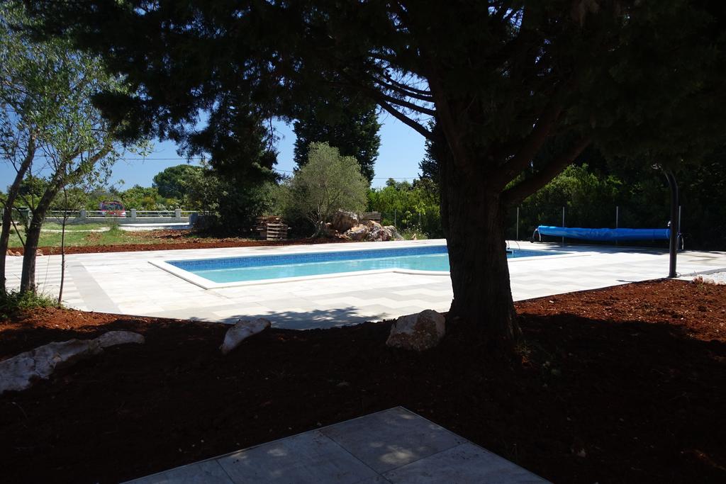 Olive Apartments Ugljan Εξωτερικό φωτογραφία