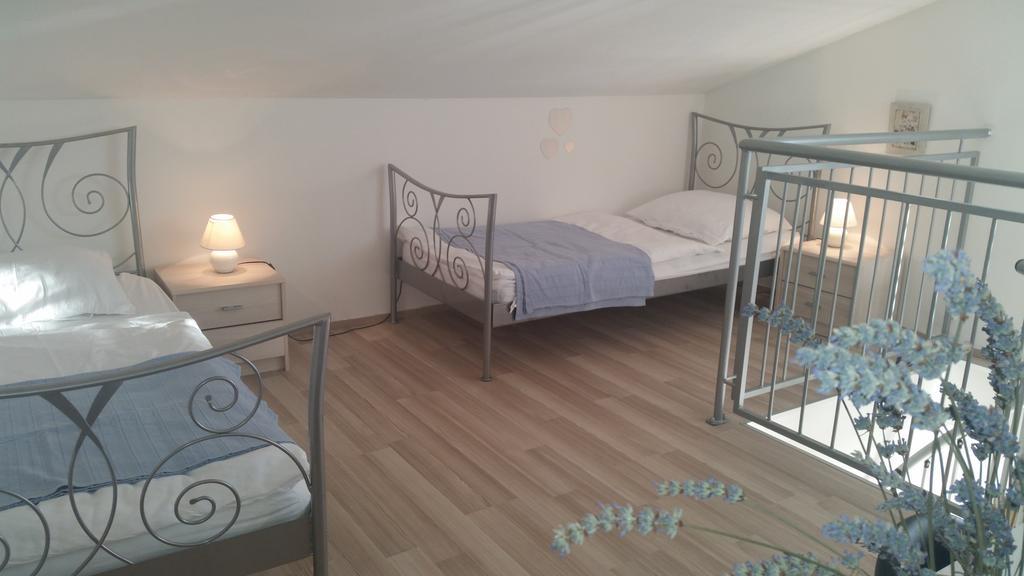 Olive Apartments Ugljan Εξωτερικό φωτογραφία