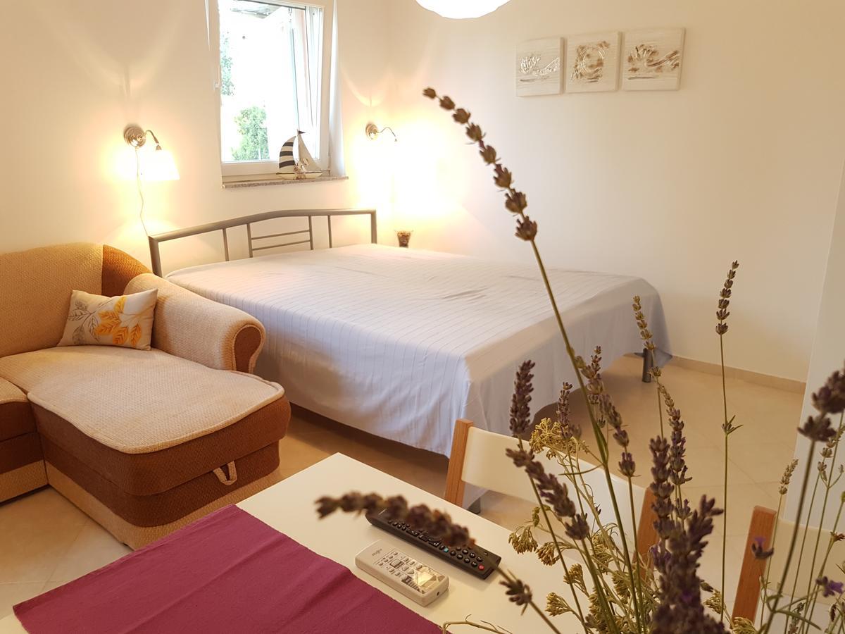 Olive Apartments Ugljan Εξωτερικό φωτογραφία